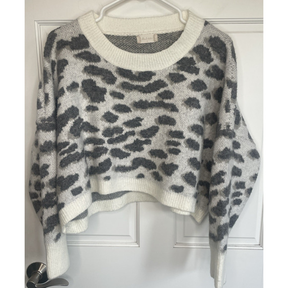 Altar’d State Oversized Cropped Sweater Sz S Boxy Animal Print Ivory Gray Cozy - Picture 1 of 11
